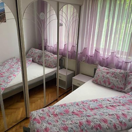 Slatka Sobica Za Dvoje Sa Upotrebom Zajednicke Kuhinje I Kupaonice Загреб Экстерьер фото