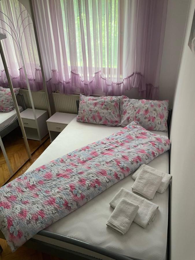 Slatka Sobica Za Dvoje Sa Upotrebom Zajednicke Kuhinje I Kupaonice Загреб Экстерьер фото